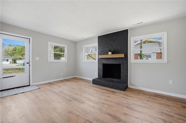 69 Stanley DR, Newport News, VA 23608