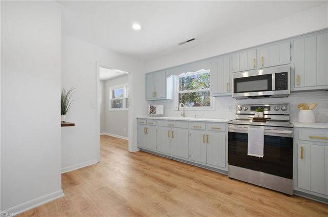 69 Stanley DR, Newport News, VA 23608