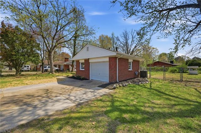 69 Stanley DR, Newport News, VA 23608