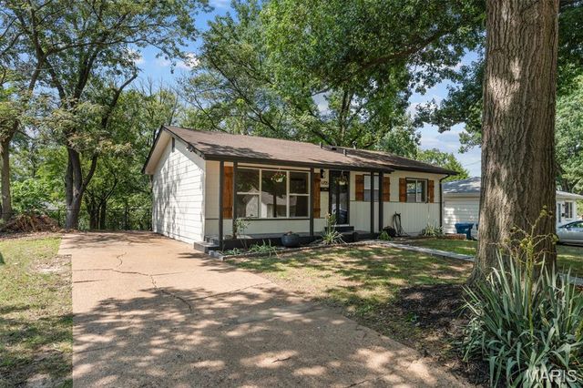 6705 Village Square Drive, Hazelwood, MO 63042