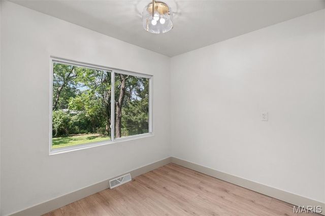 6705 Village Square Drive, Hazelwood, MO 63042