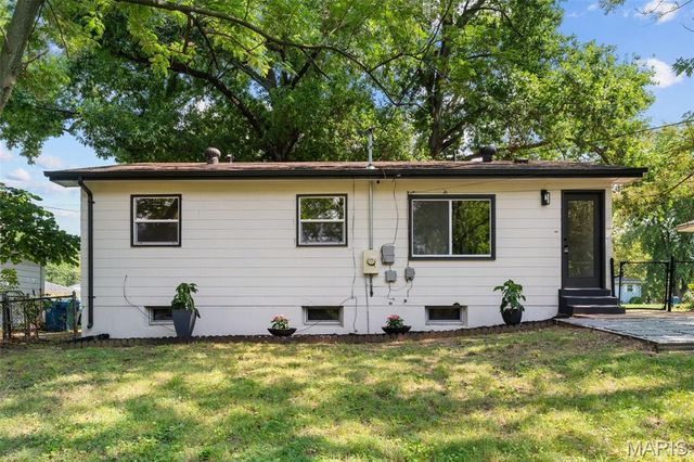 6705 Village Square Drive, Hazelwood, MO 63042