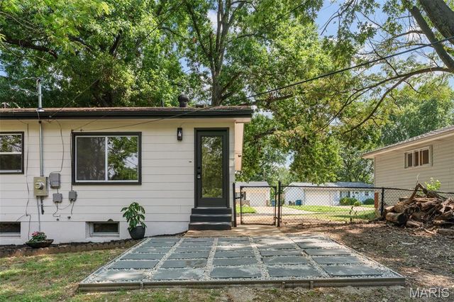 6705 Village Square Drive, Hazelwood, MO 63042