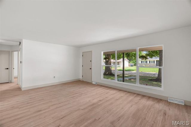 6705 Village Square Drive, Hazelwood, MO 63042