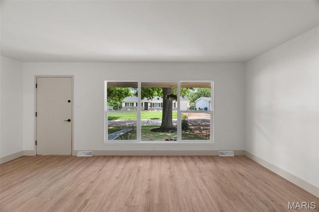 6705 Village Square Drive, Hazelwood, MO 63042