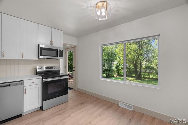 6705 Village Square Drive, Hazelwood, MO 63042