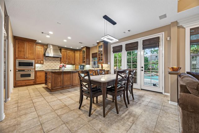 10 Mirror Ridge Drive, The Woodlands, TX 77382