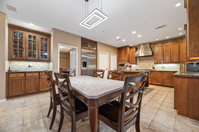 10 Mirror Ridge Drive, The Woodlands, TX 77382