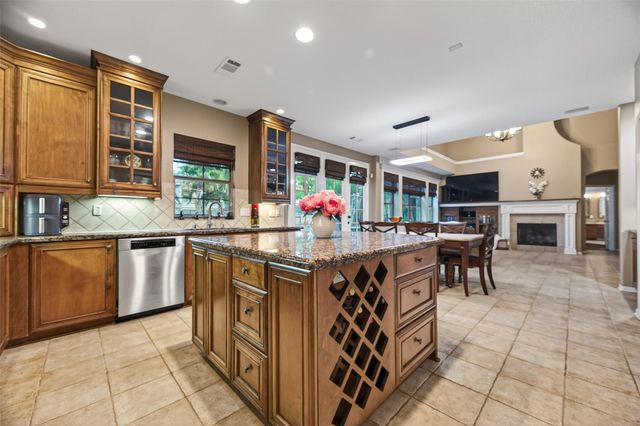10 Mirror Ridge Drive, The Woodlands, TX 77382