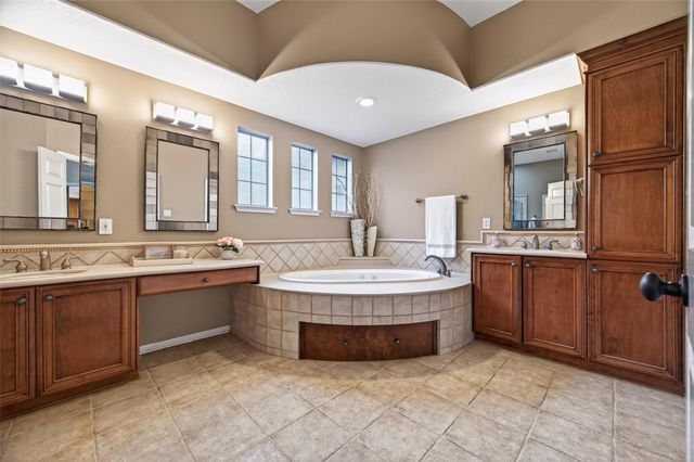 10 Mirror Ridge Drive, The Woodlands, TX 77382