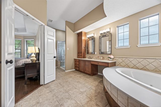 10 Mirror Ridge Drive, The Woodlands, TX 77382