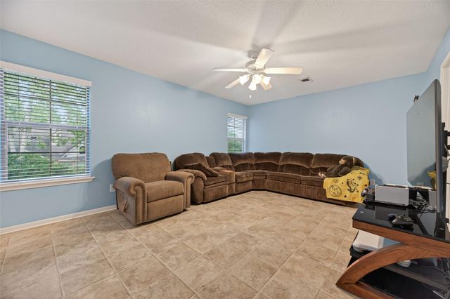 10 Mirror Ridge Drive, The Woodlands, TX 77382