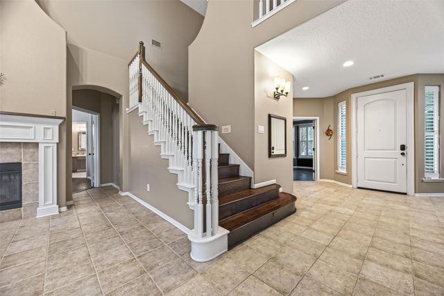 10 Mirror Ridge Drive, The Woodlands, TX 77382