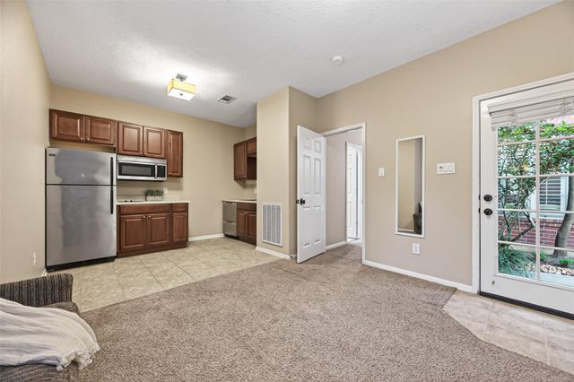 10 Mirror Ridge Drive, The Woodlands, TX 77382