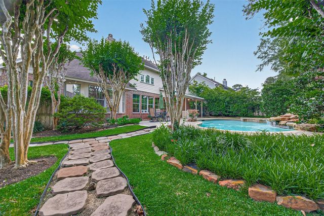 10 Mirror Ridge Drive, The Woodlands, TX 77382
