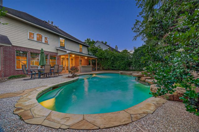 10 Mirror Ridge Drive, The Woodlands, TX 77382