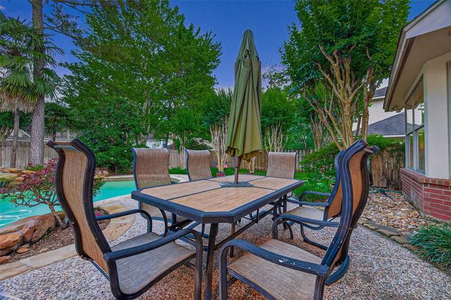 10 Mirror Ridge Drive, The Woodlands, TX 77382