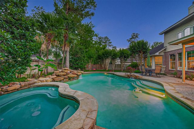 10 Mirror Ridge Drive, The Woodlands, TX 77382