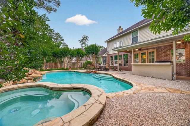 10 Mirror Ridge Drive, The Woodlands, TX 77382
