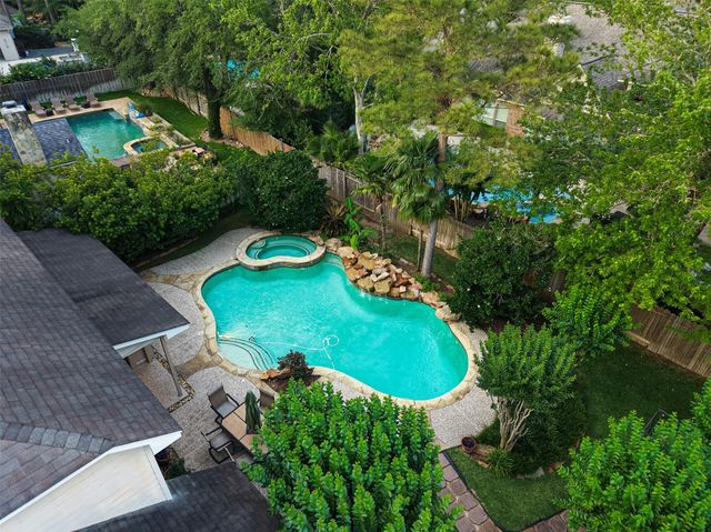 10 Mirror Ridge Drive, The Woodlands, TX 77382