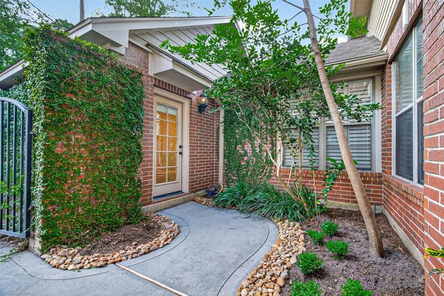 10 Mirror Ridge Drive, The Woodlands, TX 77382