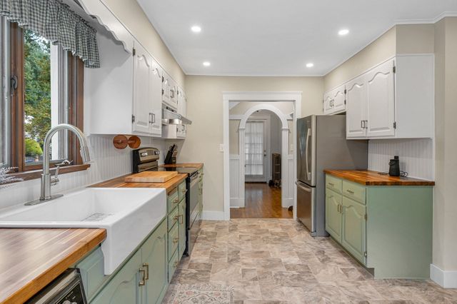 30 Woodrow Ave, Haverhill, MA 01830