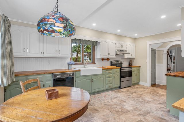 30 Woodrow Ave, Haverhill, MA 01830