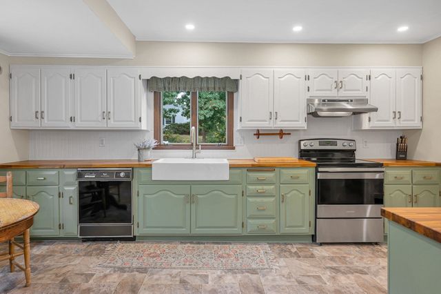 30 Woodrow Ave, Haverhill, MA 01830