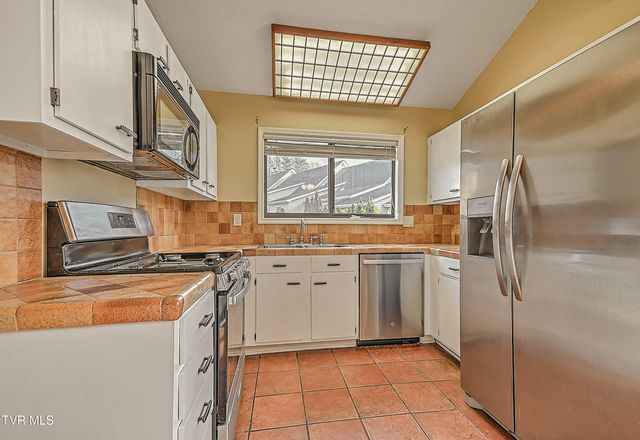 605 Redstone Drive 21, Bristol, TN 37620