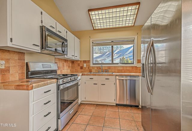 605 Redstone Drive 21, Bristol, TN 37620