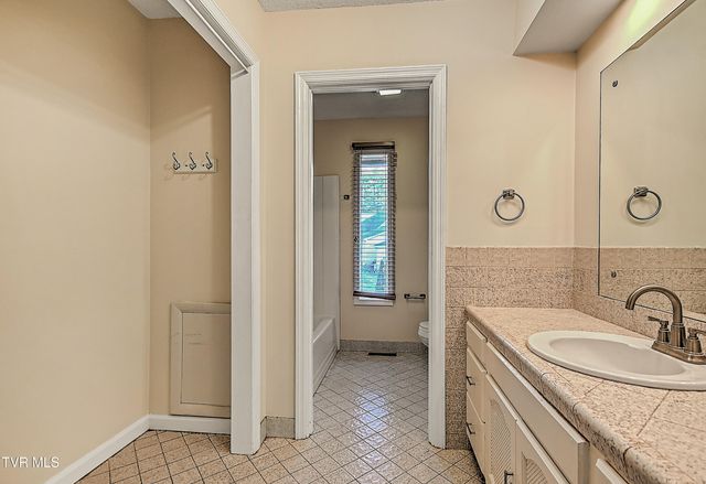 605 Redstone Drive 21, Bristol, TN 37620