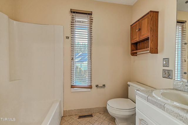 605 Redstone Drive 21, Bristol, TN 37620