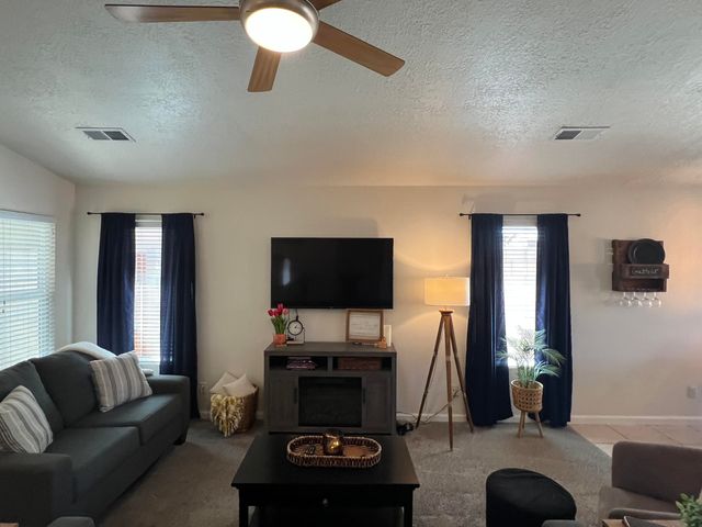 6515 Lamar Avenue NW, Albuquerque, NM 87120