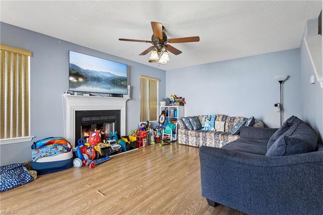 106 Pelican CV, Newport News, VA 23608