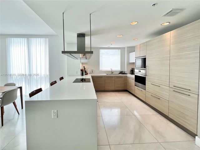 17111 Biscayne Blvd 1102, North Miami Beach, FL 33160
