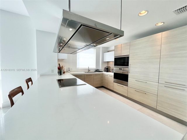 17111 Biscayne Blvd 1102, North Miami Beach, FL 33160
