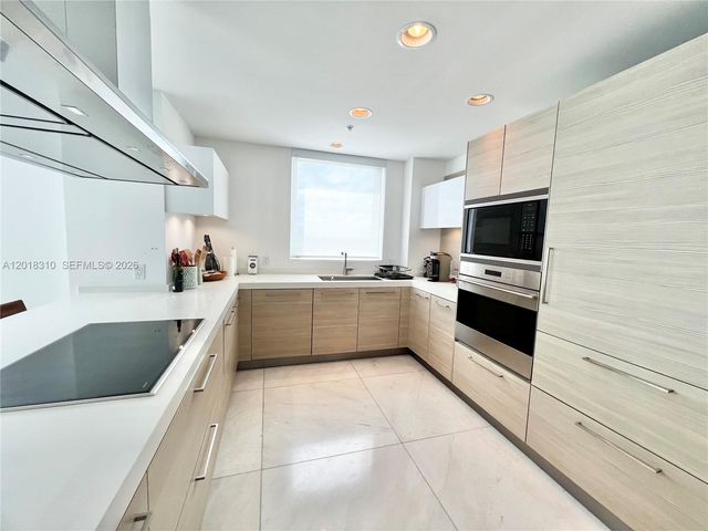 17111 Biscayne Blvd 1102, North Miami Beach, FL 33160