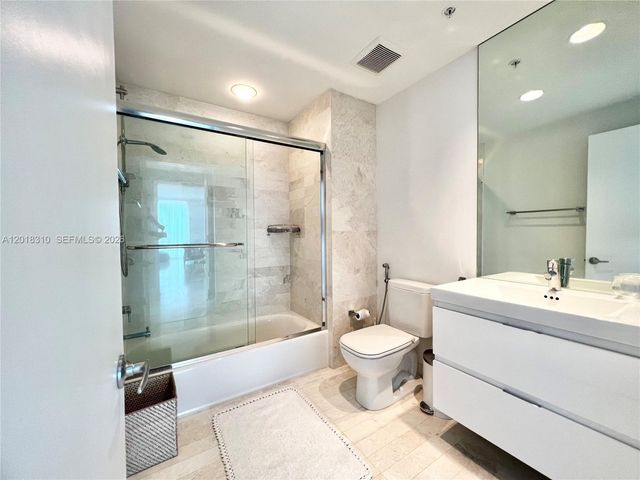 17111 Biscayne Blvd 1102, North Miami Beach, FL 33160