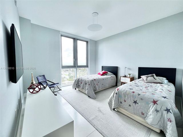 17111 Biscayne Blvd 1102, North Miami Beach, FL 33160