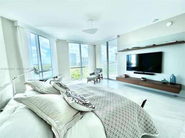 17111 Biscayne Blvd 1102, North Miami Beach, FL 33160