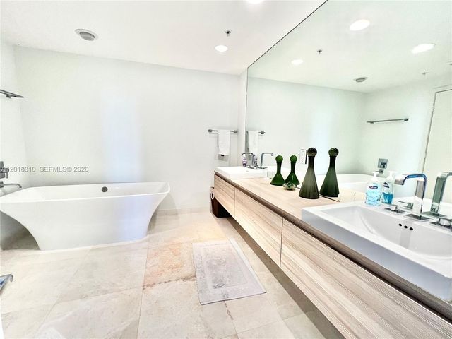 17111 Biscayne Blvd 1102, North Miami Beach, FL 33160