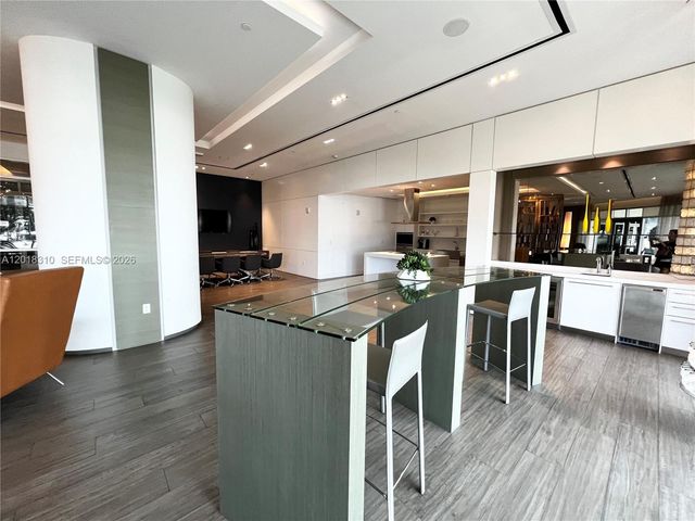 17111 Biscayne Blvd 1102, North Miami Beach, FL 33160