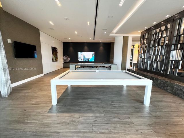 17111 Biscayne Blvd 1102, North Miami Beach, FL 33160
