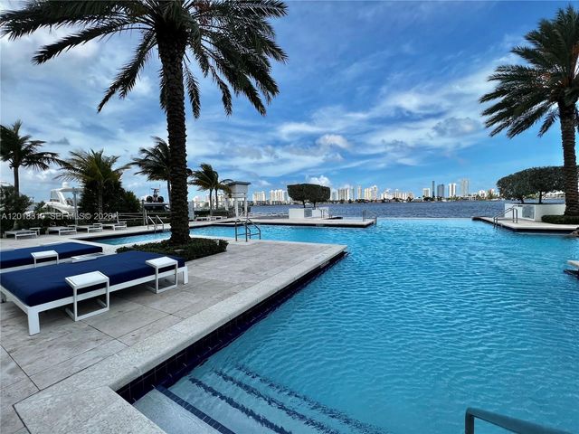 17111 Biscayne Blvd 1102, North Miami Beach, FL 33160