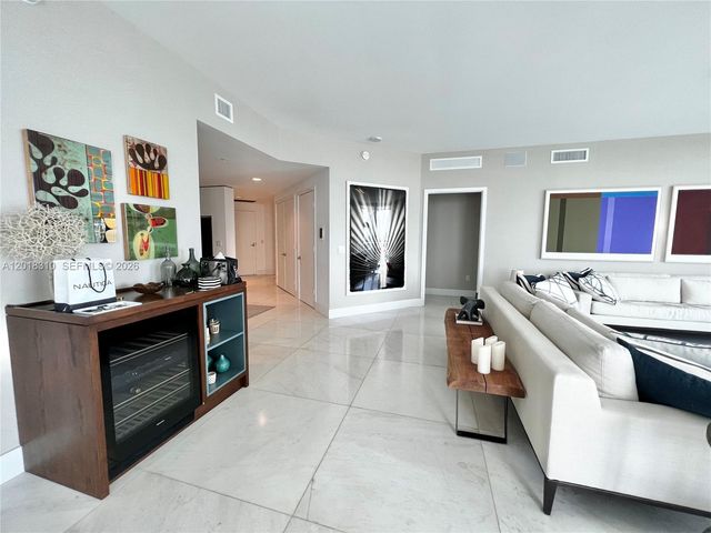 17111 Biscayne Blvd 1102, North Miami Beach, FL 33160