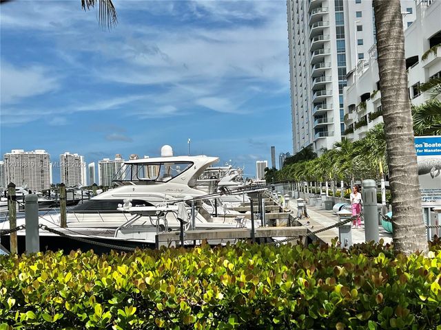 17111 Biscayne Blvd 1102, North Miami Beach, FL 33160
