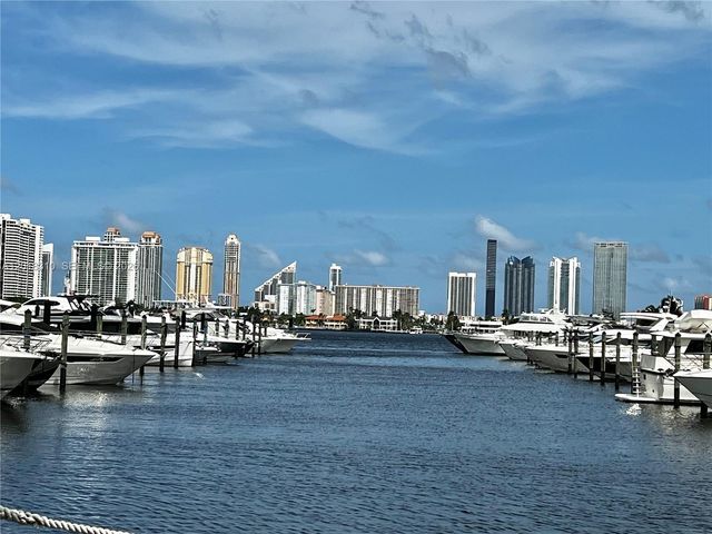 17111 Biscayne Blvd 1102, North Miami Beach, FL 33160