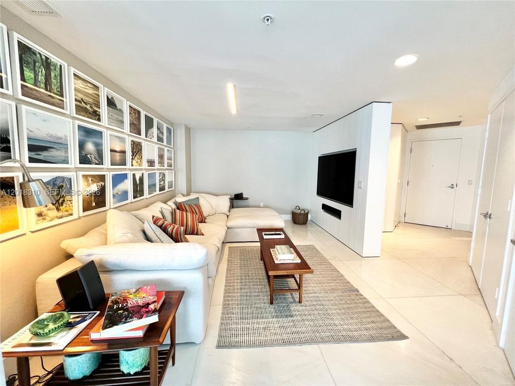 17111 Biscayne Blvd 1102, North Miami Beach, FL 33160