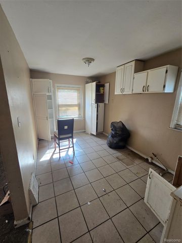 19475 Fenmore Street, Detroit, MI 48235