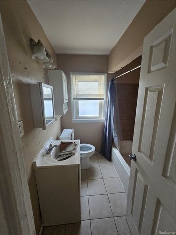 19475 Fenmore Street, Detroit, MI 48235